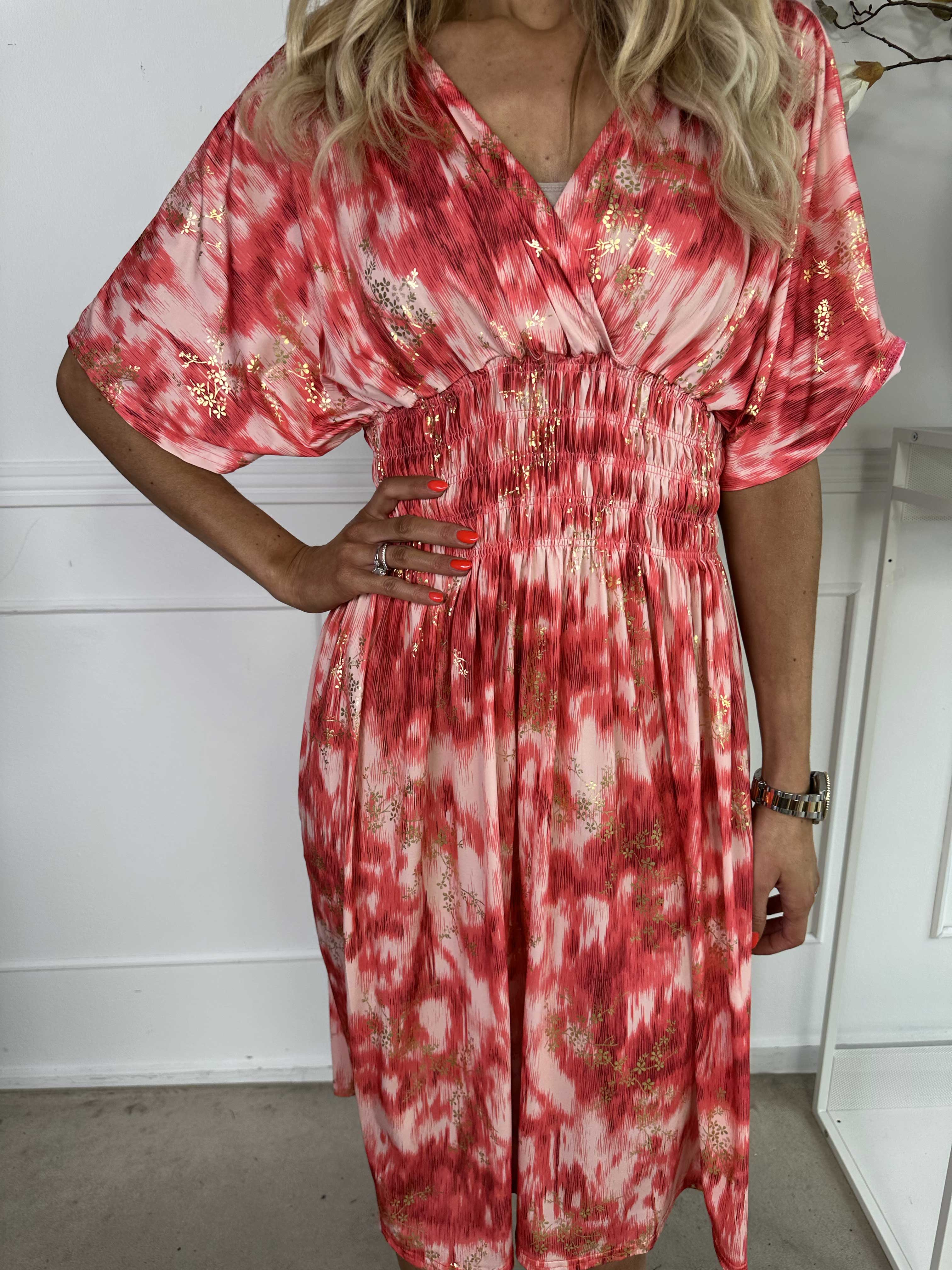 Pams Art Short - Mönstrad elastisk klänning med guldblommor